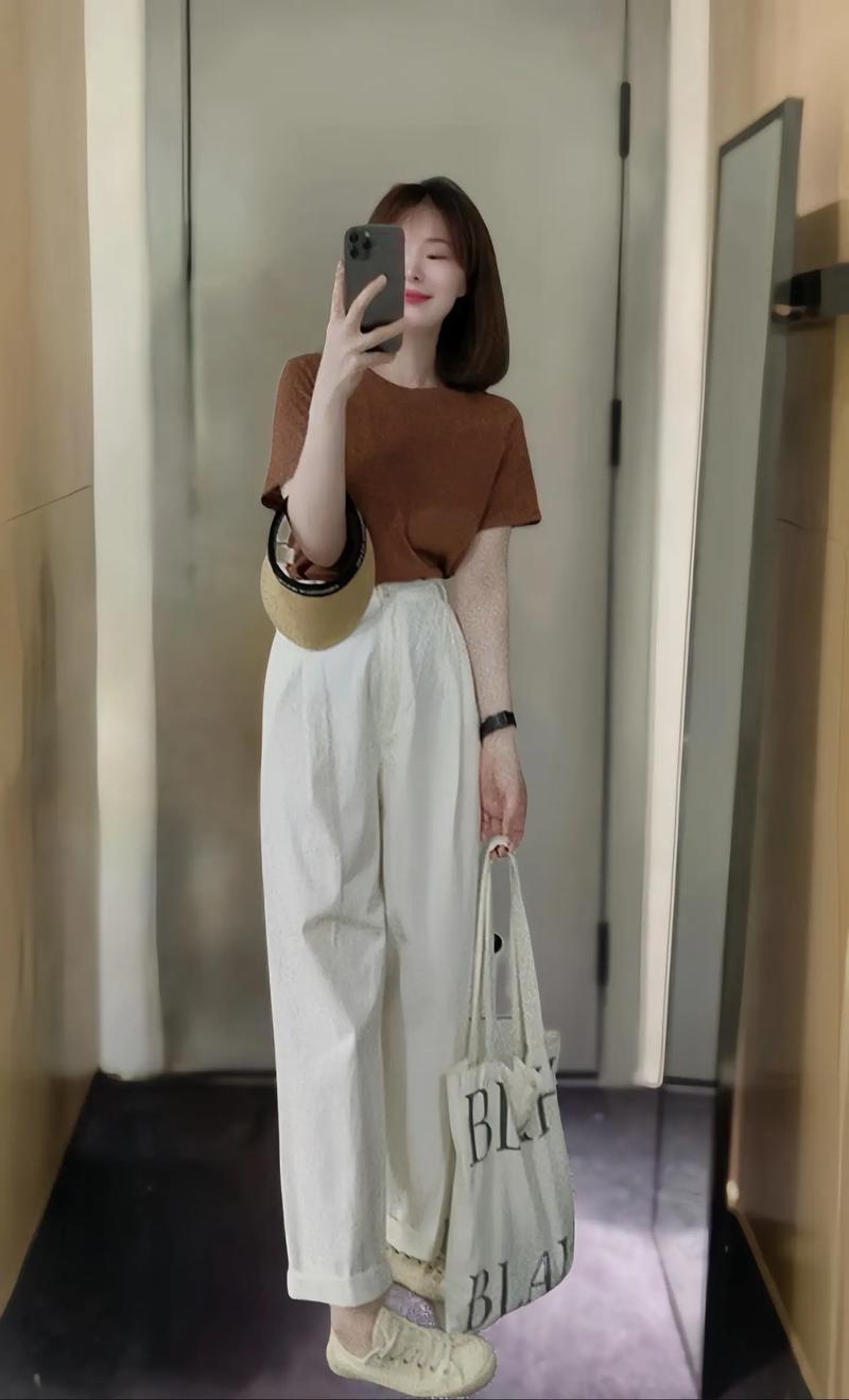 休闲宽松短款上衣怎么搭配