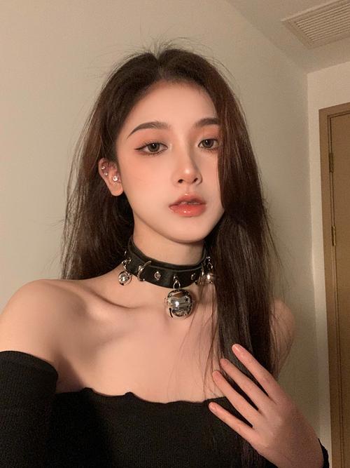 夏天项圈怎么搭配