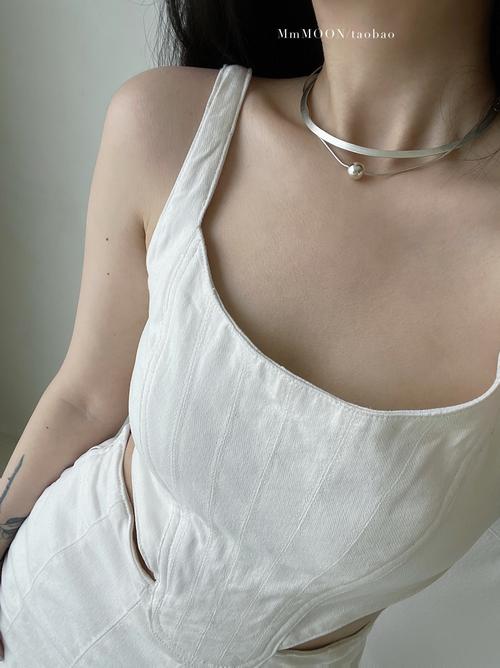 夏天项圈怎么搭配