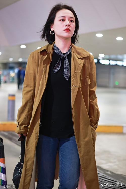 棕色短风衣怎么搭配