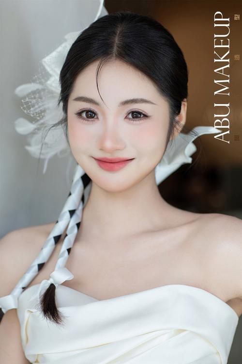 最新新娘妆面与造型