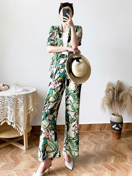 印花雪纺短袖怎么搭配什么外套