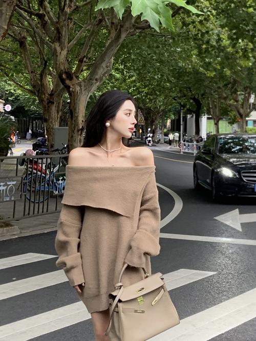 一字肩衣服怎么样搭配