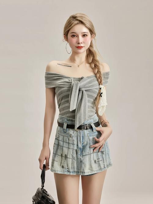 一字肩衣服怎么样搭配