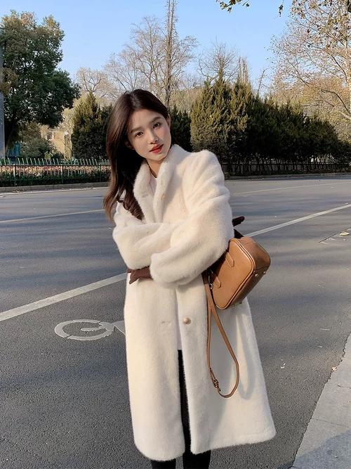 长款貂绒外套怎么搭配衣服