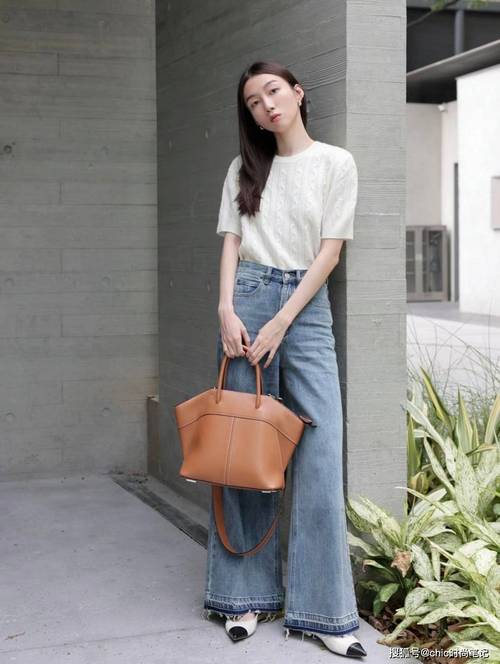 咖啡色棉衣下身怎么搭配