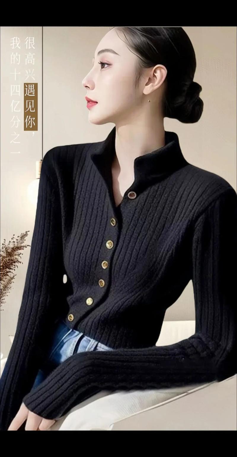 黑白开衫毛衣怎么搭配