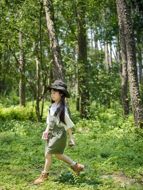 军绿色的裤子怎么搭配