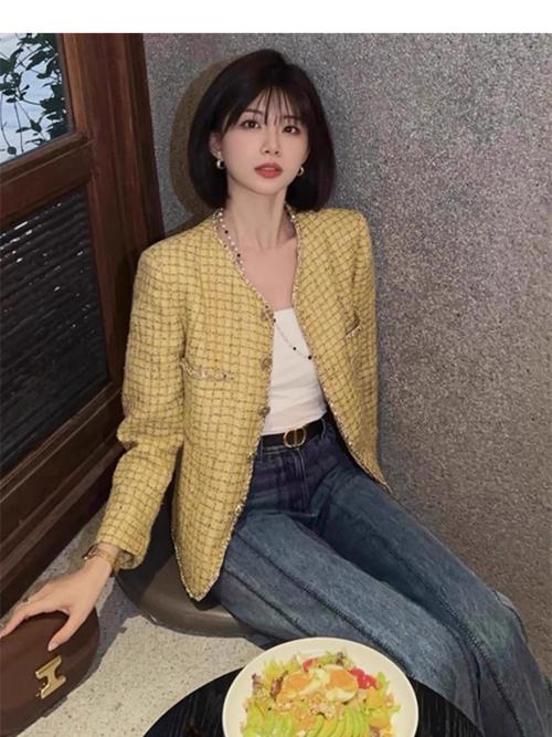 黄色毛昵外套九分袖怎么搭配