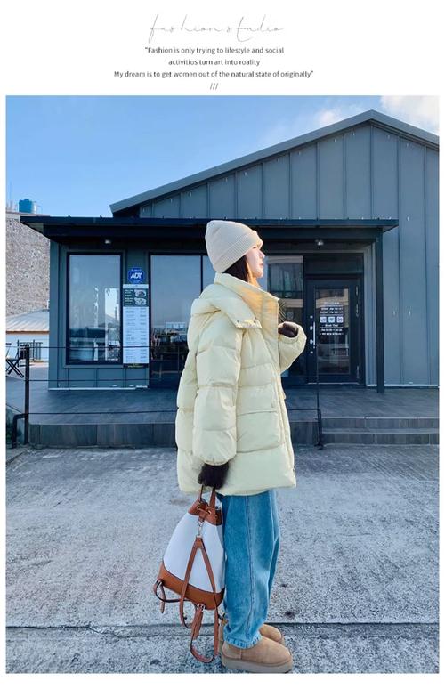 羽绒黄色短外套怎么搭配