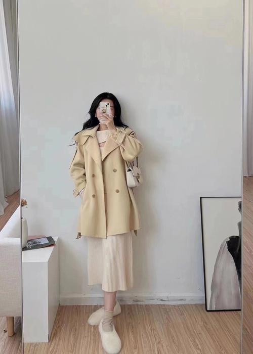 黄色圆领呢子大衣怎么搭配