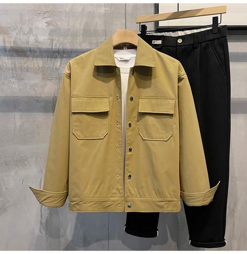 男士黄色衣服怎么搭配