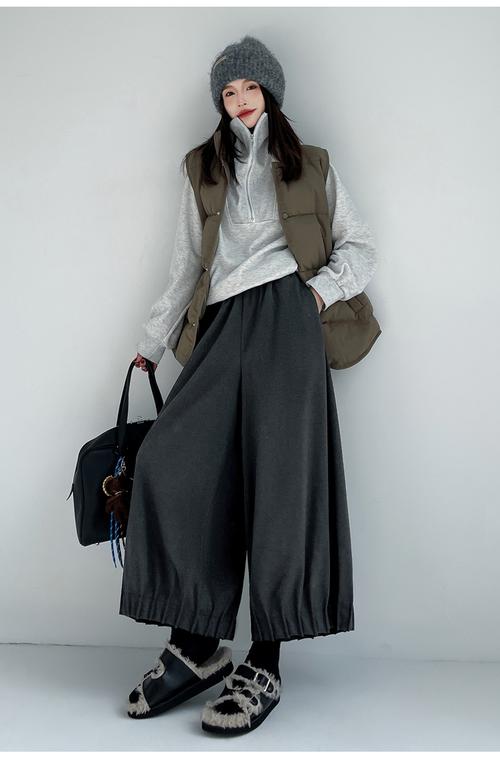 毛呢阔腿裤怎么搭配