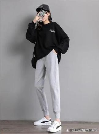 灰色裤子怎么搭配衣服