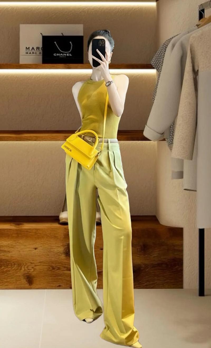 黄裤子怎么搭配衣服好看