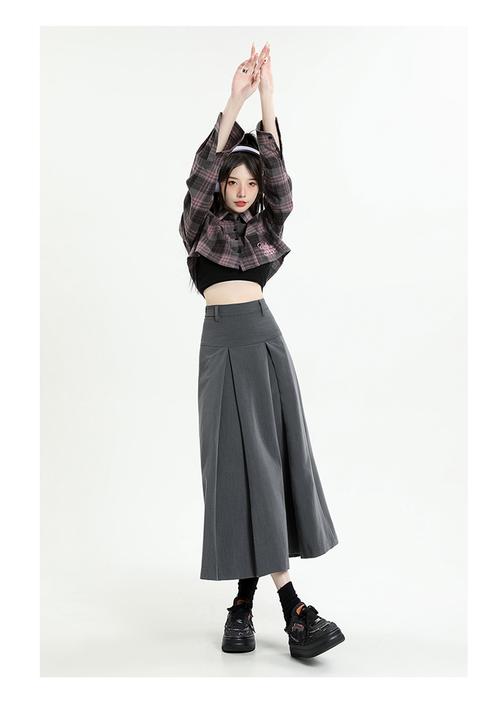 灰色包裙怎么搭配