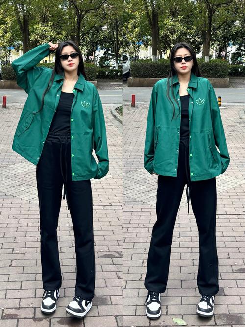 青色裤子怎么搭配