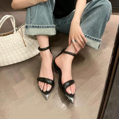 后包跟凉鞋怎么搭配衣服