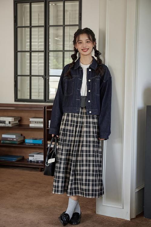 深蓝外套怎么搭配