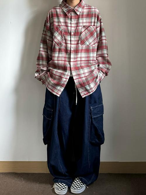 酒格子衬衫怎么搭配毛衣