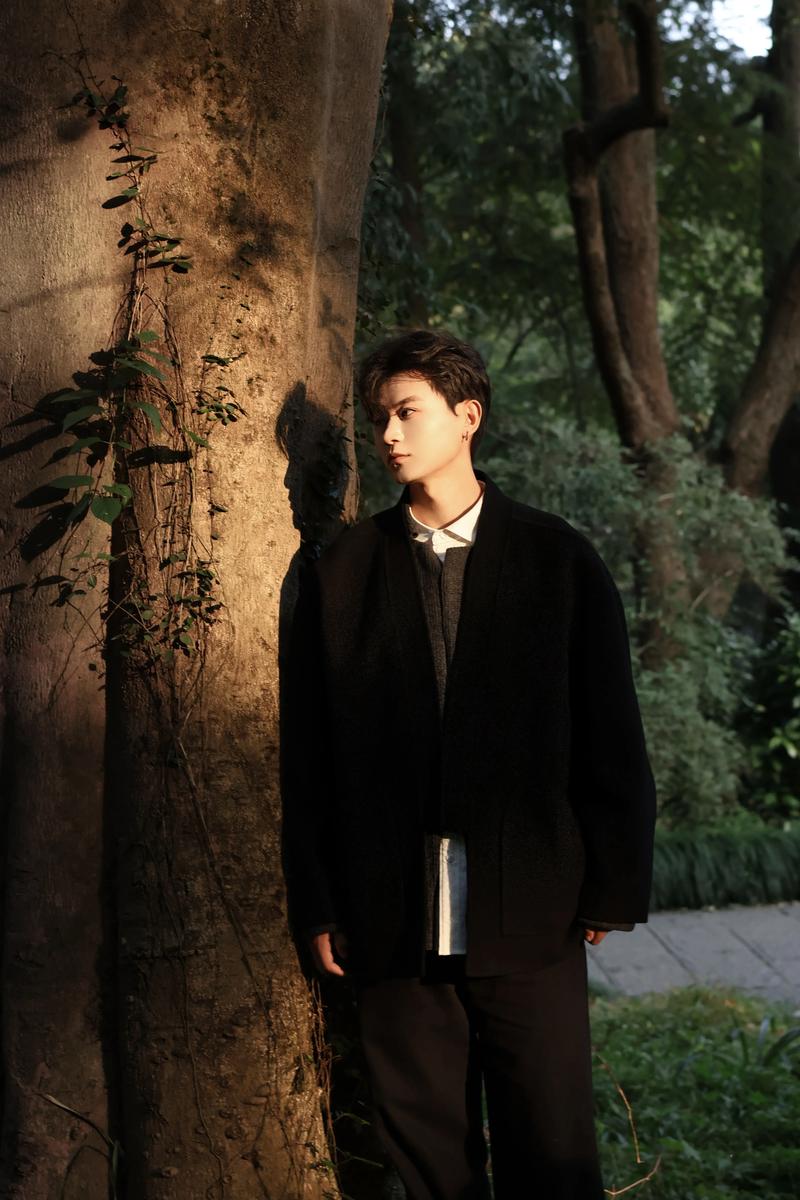 黑色大衣怎么搭配男