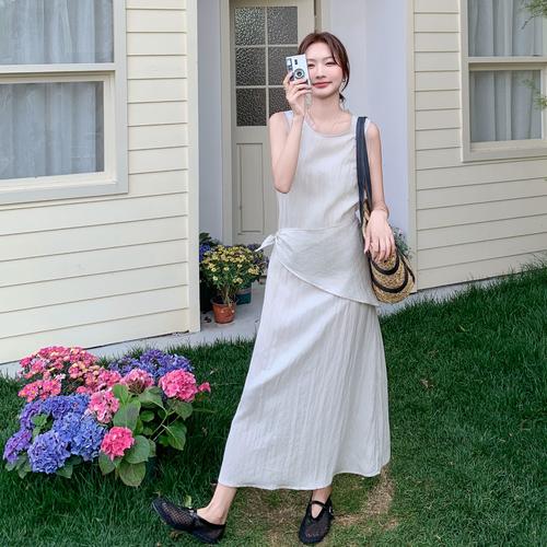 米色淑女背心裙怎么搭配