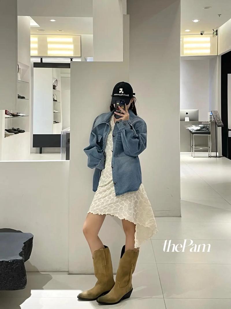 米色淑女背心裙怎么搭配