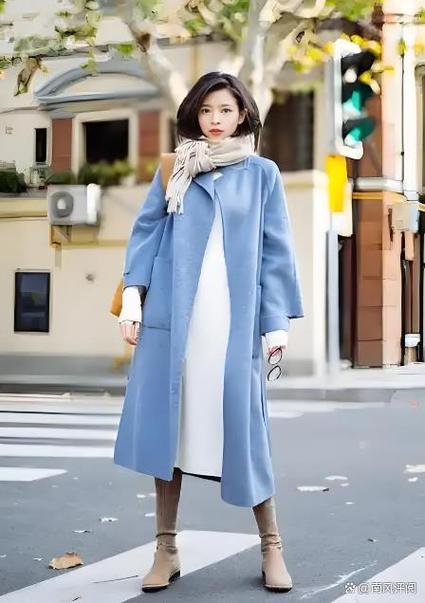 天蓝色春季风衣怎么搭配