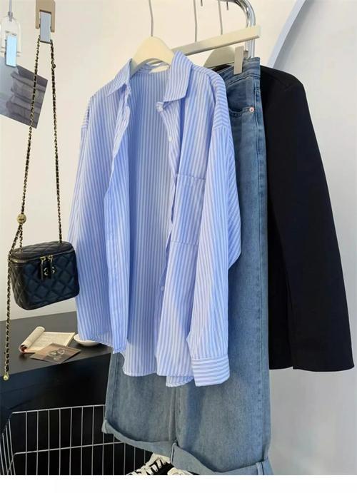 暗蓝色开衫怎么搭配衬衫