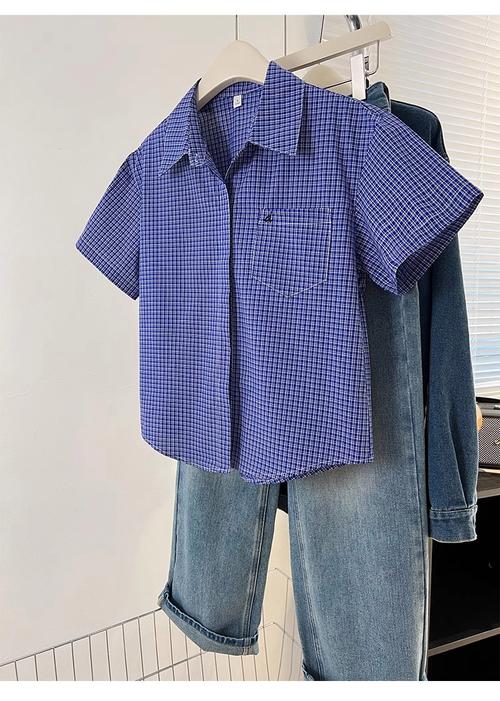 暗蓝色开衫怎么搭配衬衫