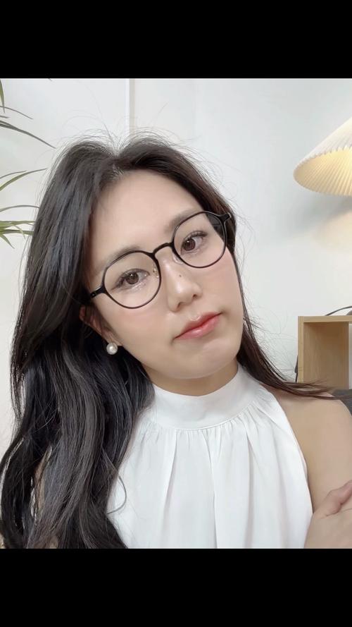 菱形脸适合什么镜框