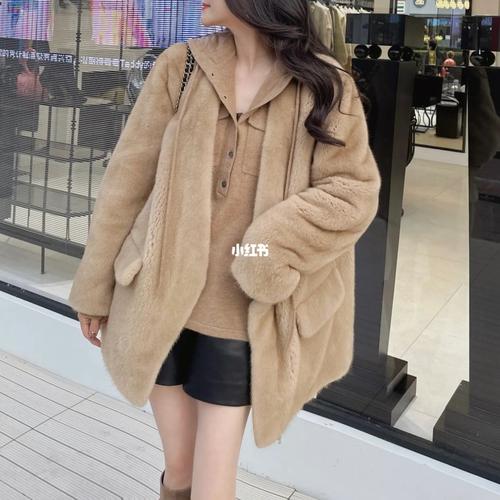 翻领的的貂怎么搭配衣服