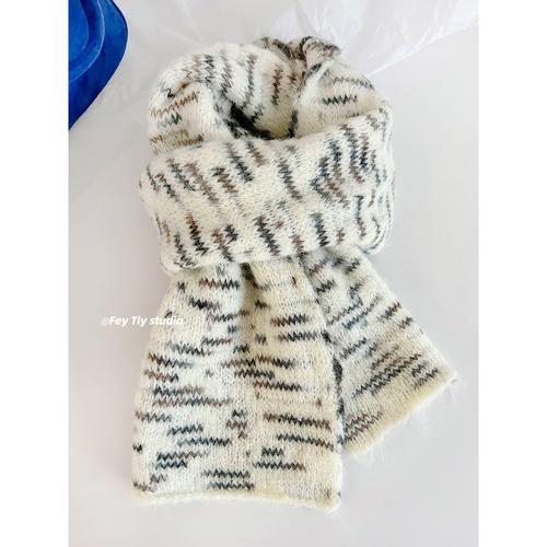 彩色围巾怎么搭配衣服