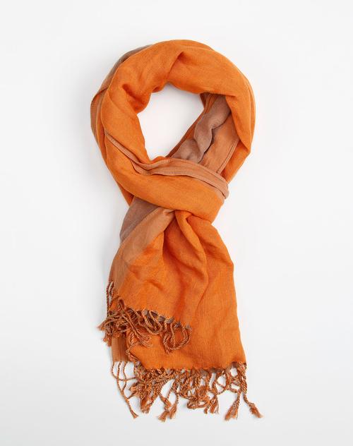 格仔橙色围巾怎么搭配