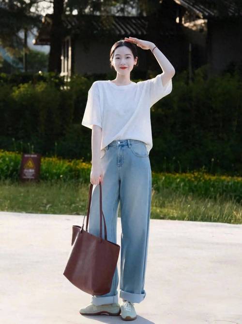 学生夏天穿牛仔裤怎么搭配图片