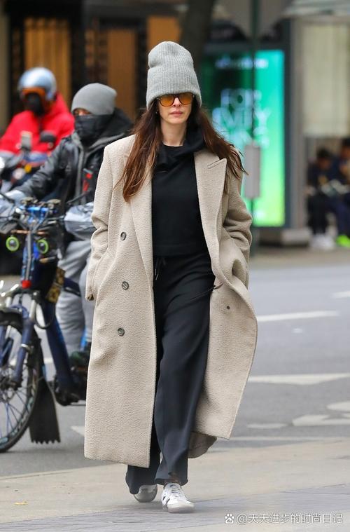 带帽子怎么搭配衣服