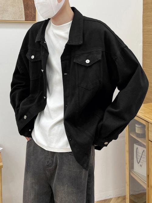 黑色牛仔衣怎么搭配男