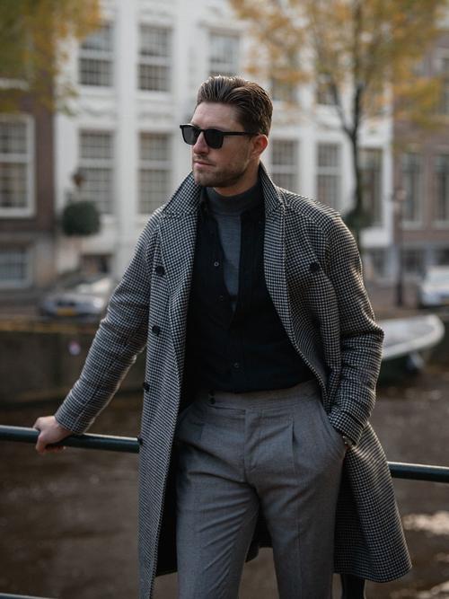 男声的毛呢大衣买大了怎么搭配