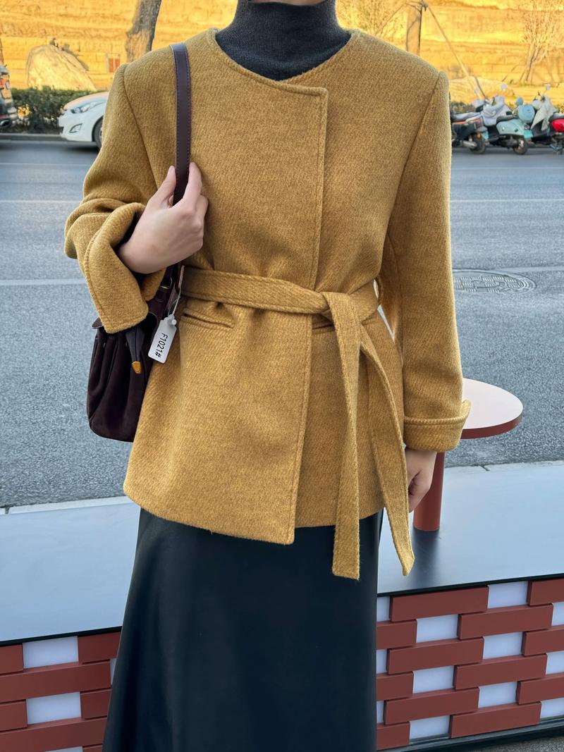 无领大衣里面怎么搭配