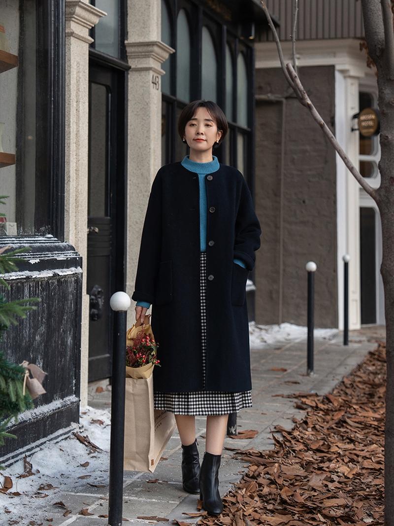 无领大衣里面怎么搭配