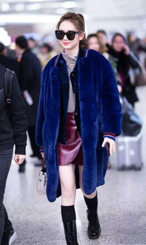粉蓝色皮草怎么搭配衣服