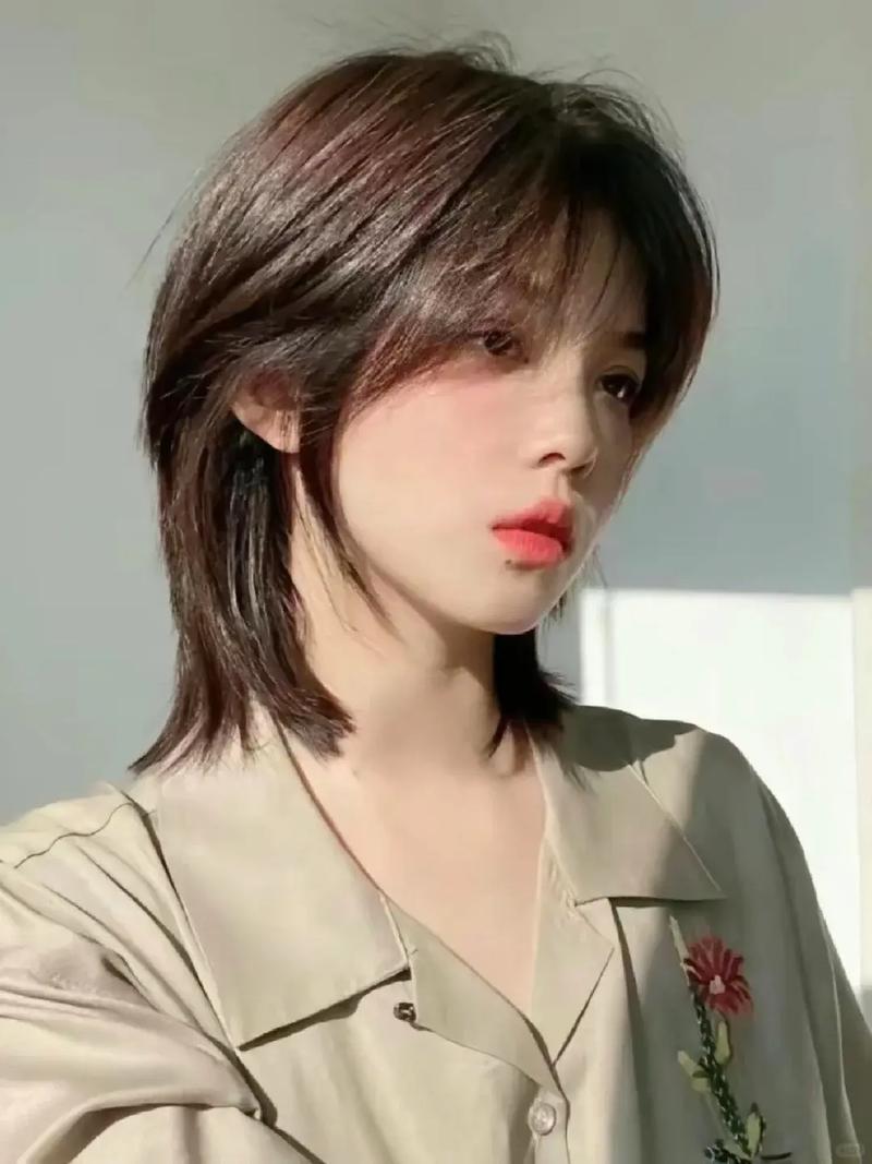 额头塌适合什么发型