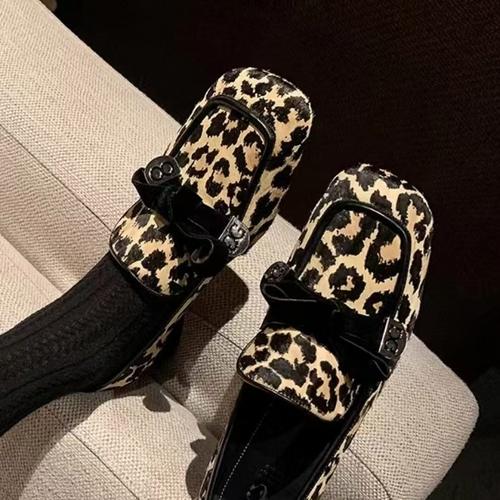 豹纹鞋配什么裤子