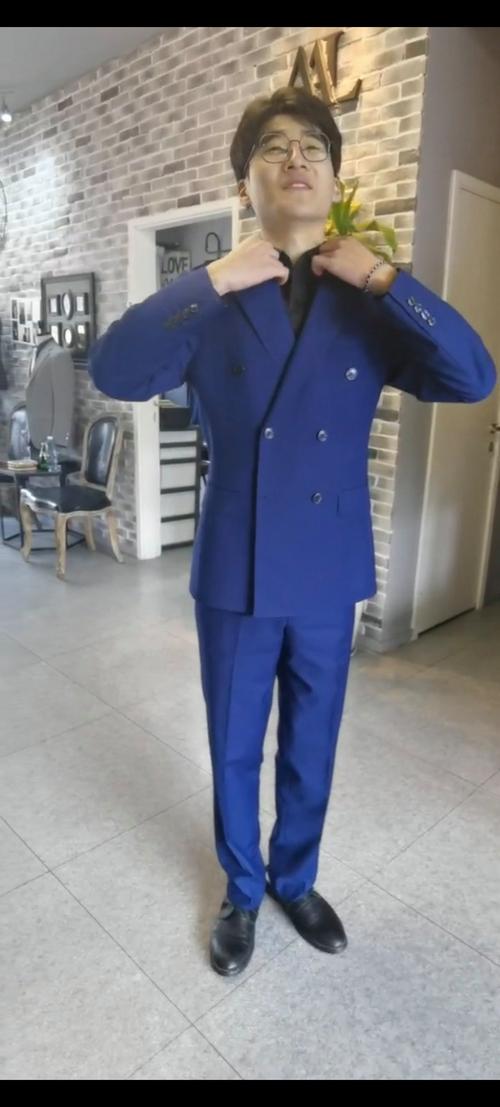 蓝色西装配什么鞋子