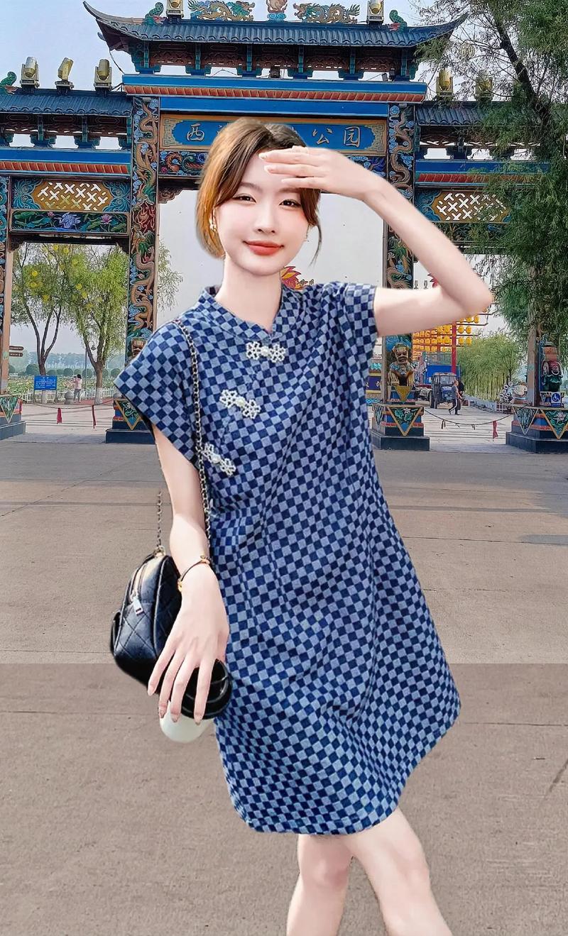 冬天蓝色格子连衣裙怎么搭配外套