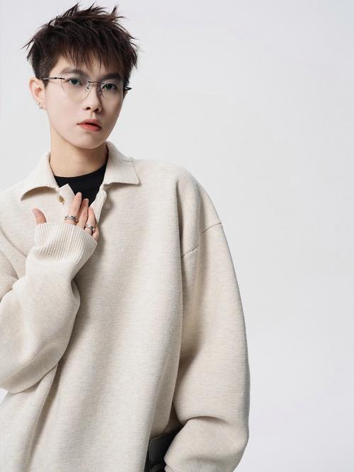 男毛衣外套怎么搭配