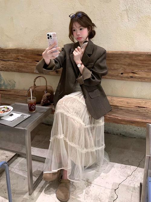 半身长裙配什么外套