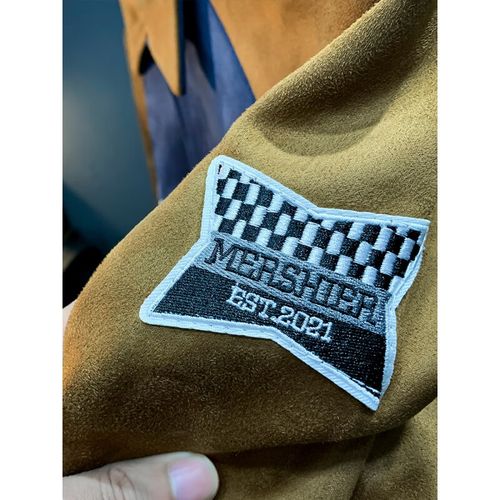 蓝色翻领麂皮绒衣服怎么搭配