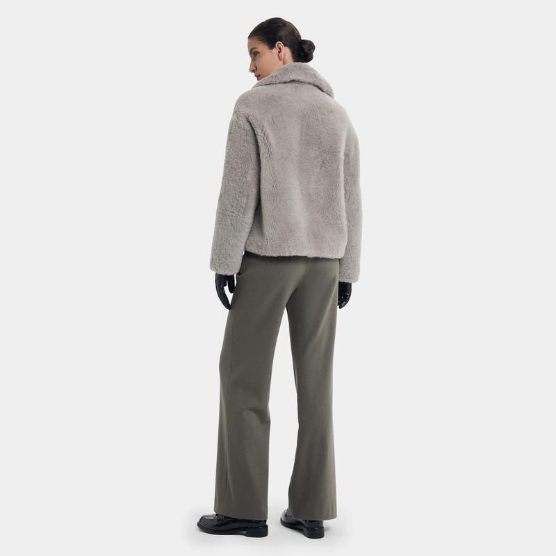 灰色皮毛大衣怎么搭配