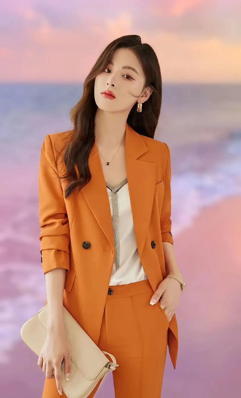 橙色西装外套怎么搭配